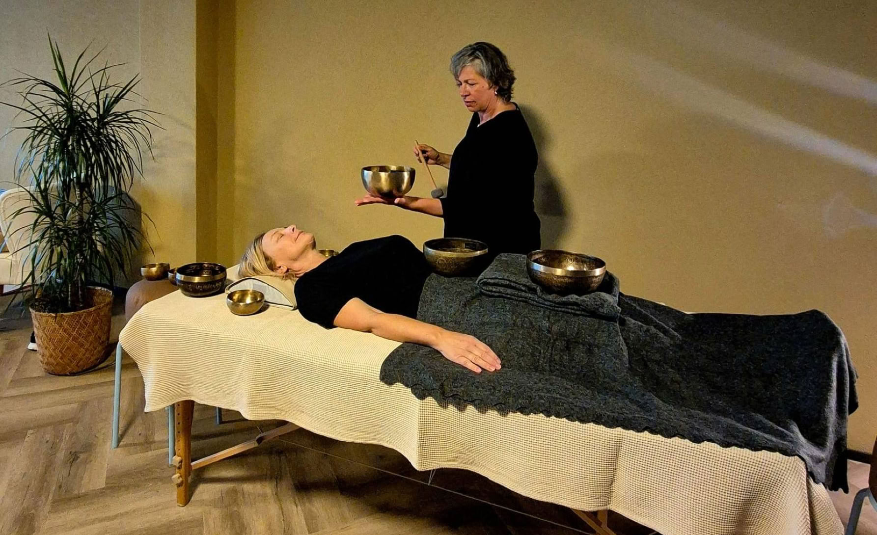 Klangtherapie um Stress, Konzentrationsschwierigkeiten Schlafstörungen. 